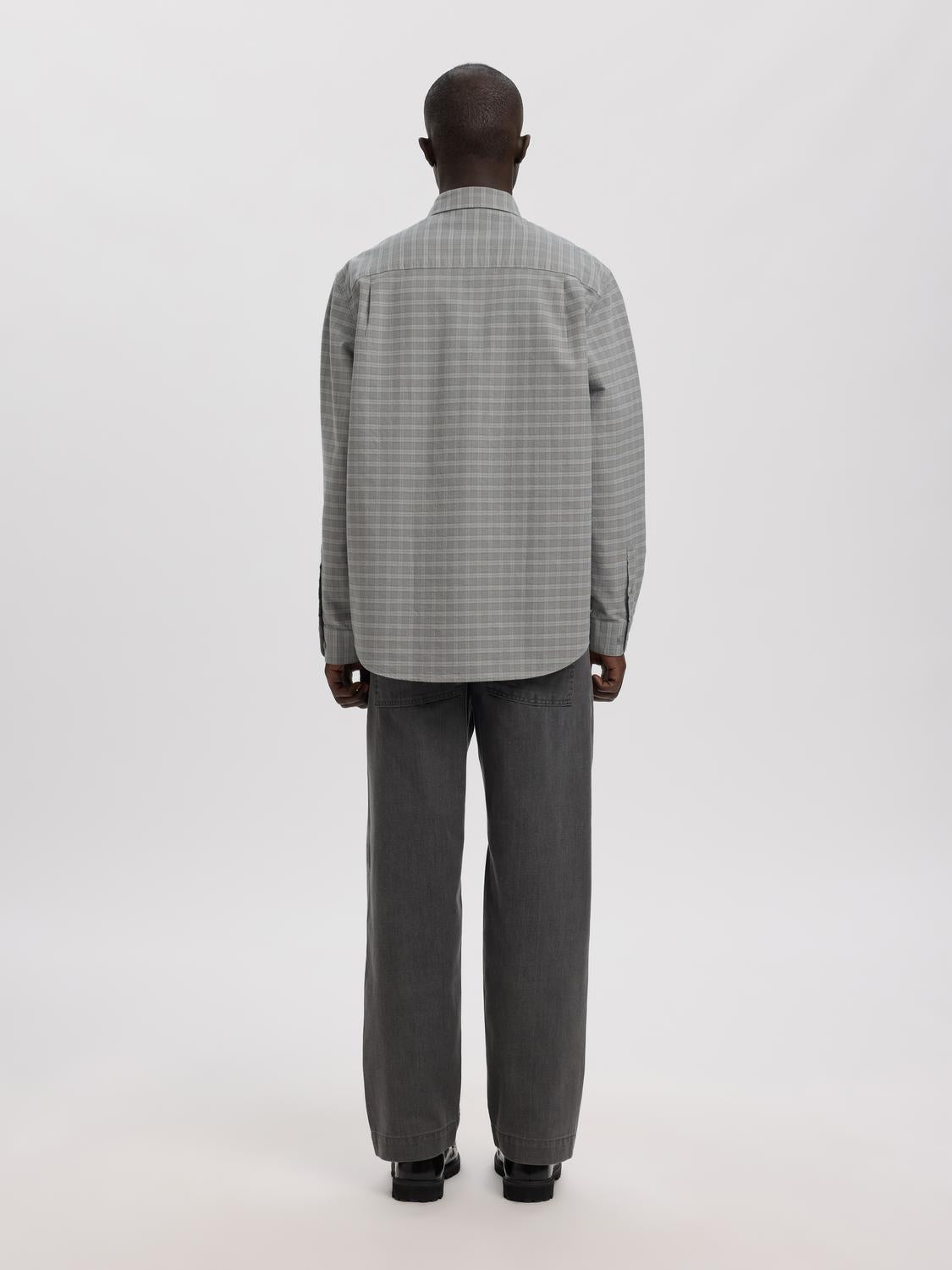 model_shot-back